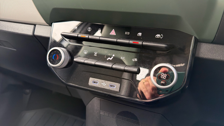 Dacia Spring 27kWh Extreme 65 48kW 5dr Auto Electric Hatchback